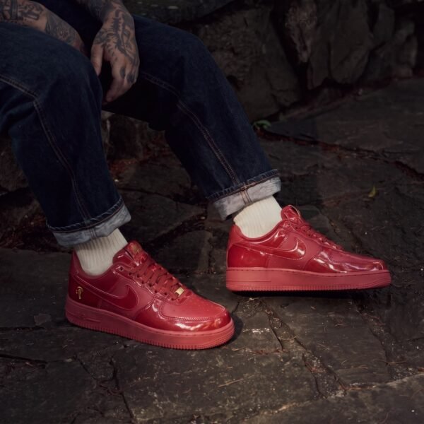 5af7c714-01ca-4515-a3fb-4477d781ac4b Nike Air Force 1 Low Syna "Dark Beetroot
NIKE ZOOM FIELD JAXX
Material: Premium leather quality
