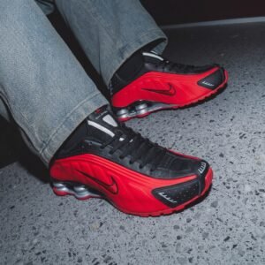 NIKE SHOX R4
Material: Premium leather quality