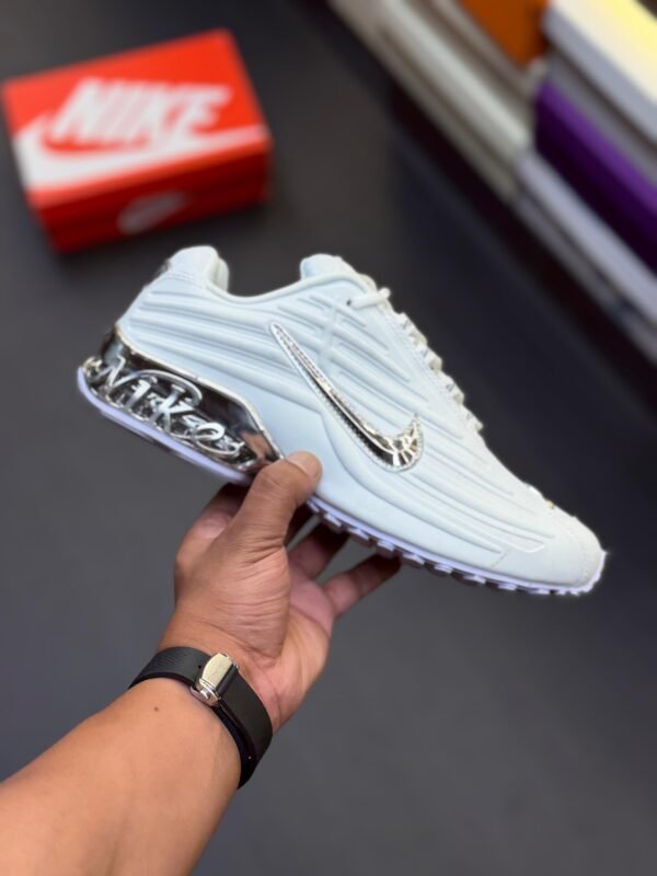 NIKE AIRMAX PLUS
Material: Premium leather