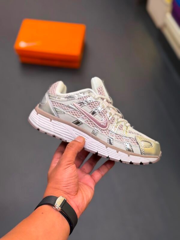 6af59c1f-9a77-454a-8cb9-a6c570181ff4 NIKE P6000
Women
Material: Premium leather quality