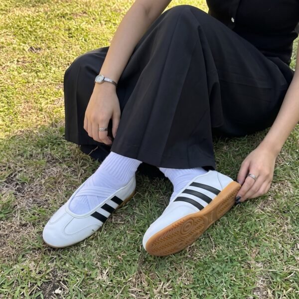 7eb811a9-f2c0-405e-8b6d-3eca16deb4ed Adidas Barreda Mary Jane
Quality-High end
Material: Premium leather quality