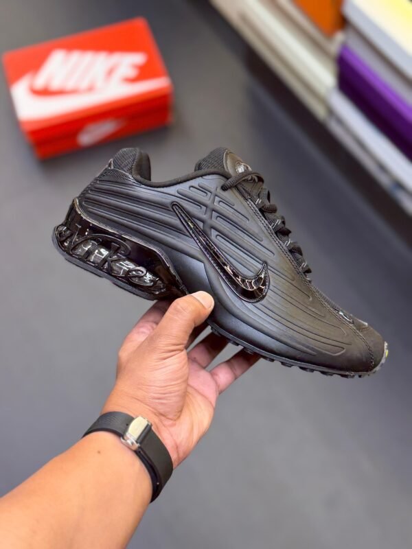NIKE AIRMAX
Material: Premium leather