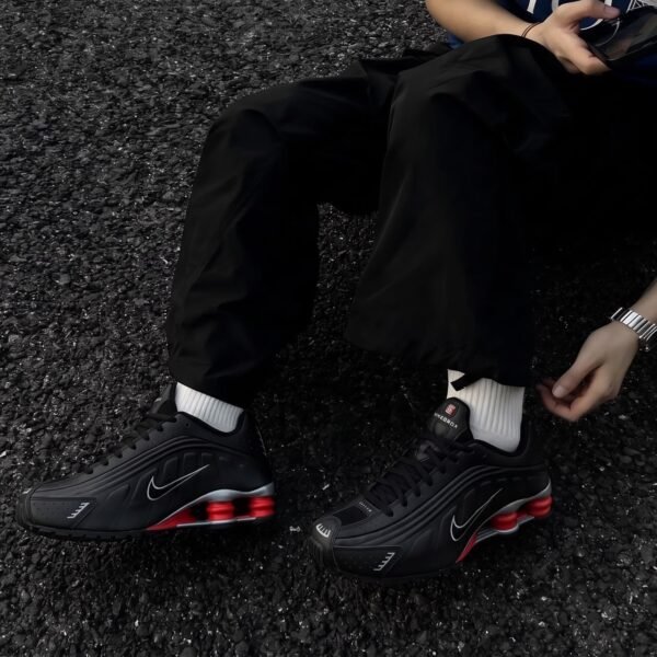 NIKE SHOX R4
Material: Premium leather quality