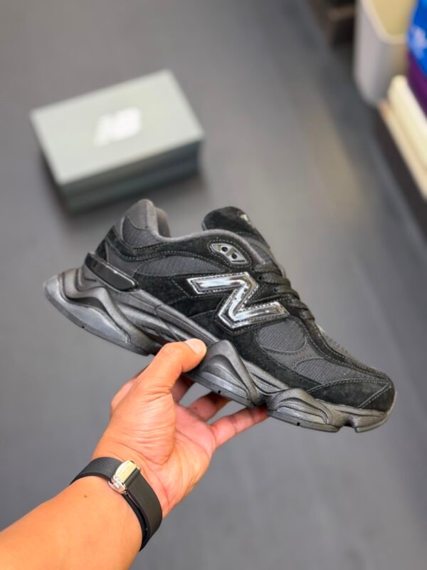 bd0992f2-001c-4afc-bb84-d551301b96f7 NEWBALANCE 9060
Material: Premium leather quality
