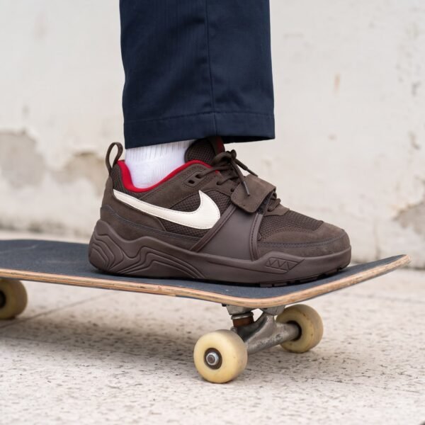 beb27c29-2f38-49ff-b380-1883fef9887c NIKE ZOOM FIELD JAXX
Material: Premium leather quality