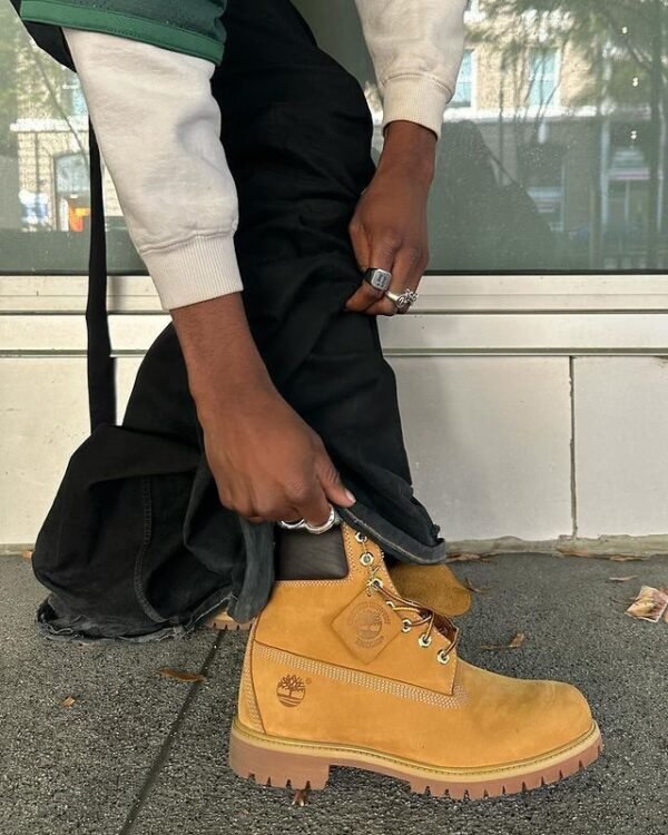 TIMBERLAND BOOT
Material: Premium leather quality