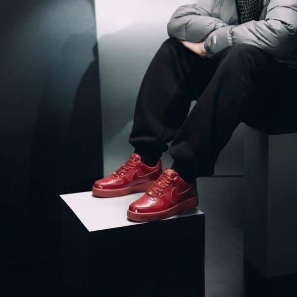 f152c7e9-652d-4ead-955e-f09c682f3cf2 Nike Air Force 1 Low Syna "Dark Beetroot
NIKE ZOOM FIELD JAXX
Material: Premium leather quality