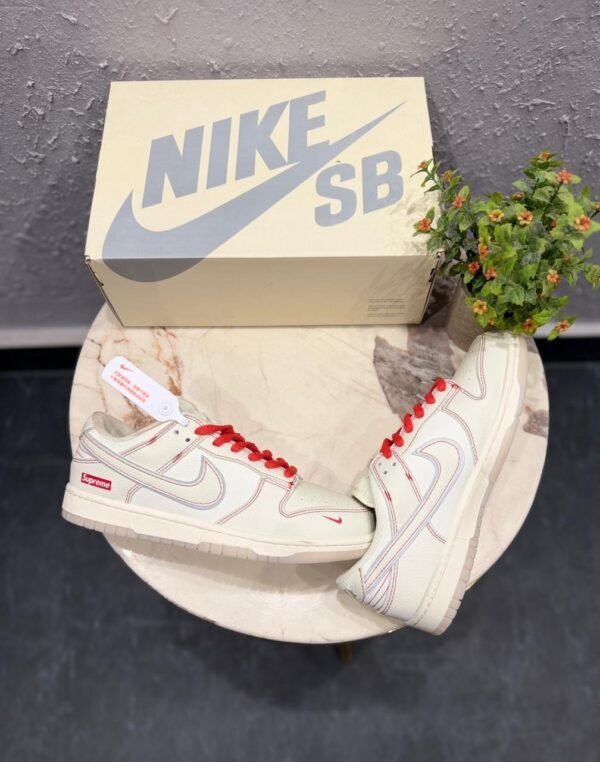 3bf2a367-fe6f-4795-82dd-7a650ff54939 *NOW AT BLACK DAY SALE 🇮🇳
*NIKE SB DUNK SUPREME WHITE RED RADIUM
Euro 40-45 ✅
Legit Quality Grtd
Original Box Pack