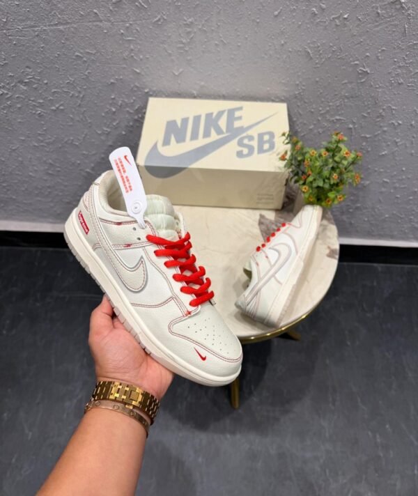 ab7b7db1-de95-4a21-9d03-9d97f3a6b033 *NOW AT BLACK DAY SALE 🇮🇳
*NIKE SB DUNK SUPREME WHITE RED RADIUM
Euro 40-45 ✅
Legit Quality Grtd
Original Box Pack