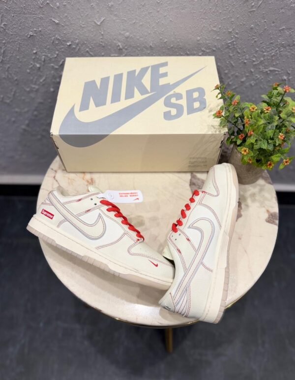 ad60aa7c-1d85-4e2e-b8e9-2cab00d32363 *NOW AT BLACK DAY SALE 🇮🇳
*NIKE SB DUNK SUPREME WHITE RED RADIUM
Euro 40-45 ✅
Legit Quality Grtd
Original Box Pack