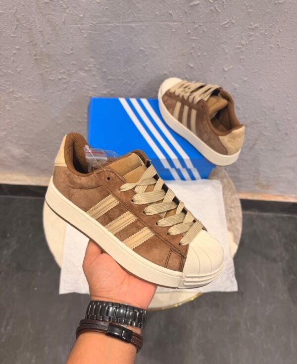 d685a66b-be1c-45cb-a7f0-28fa3bb87b1c *FIRST TIME IN INDIA 🇮🇳*
*ADIDAS ORIGINALS SUPERSTAR 2026 SUEDE TAN 🔥*
Euro 40-44 ✅
Exact Showroom quality
Original Box Pack 📦
Grab Soon 🔜
